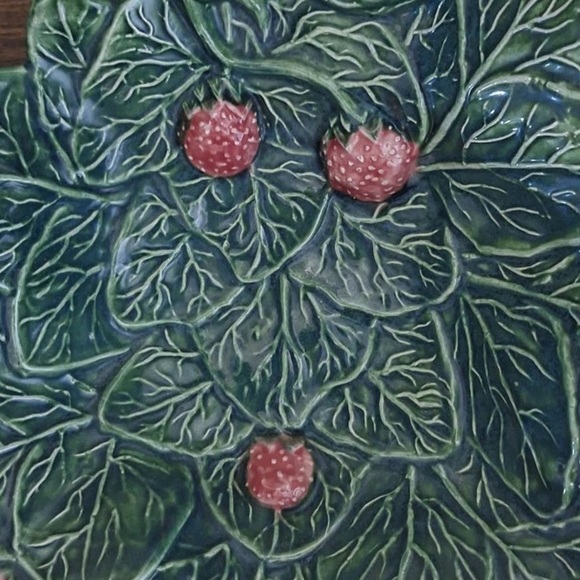 Strawberry Leaf Patch Majolica Footed Serving Bowl - Picture 5 of 10